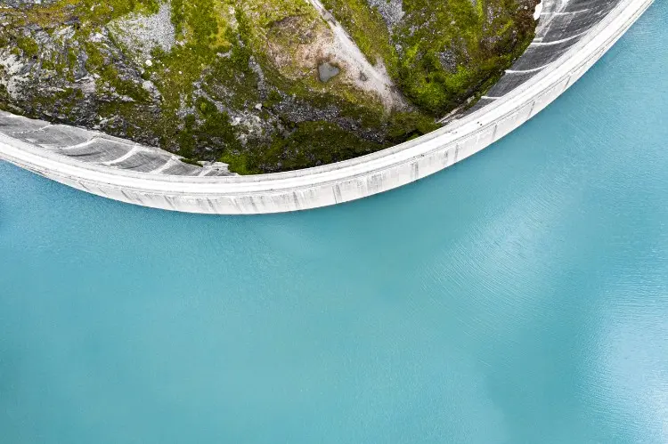 ¿Por qué es importante la desinfección en el tratamiento del agua?