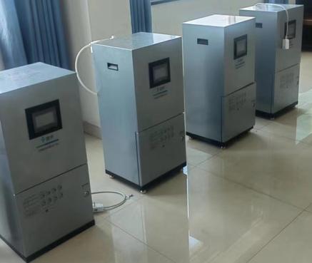 Hypochlorous acid generator for pet care
