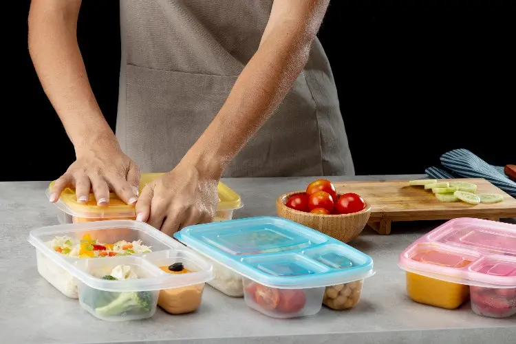 Cómo desinfectar recipientes de plástico para alimentos Cómo desinfectar recipientes de plástico para alimentos