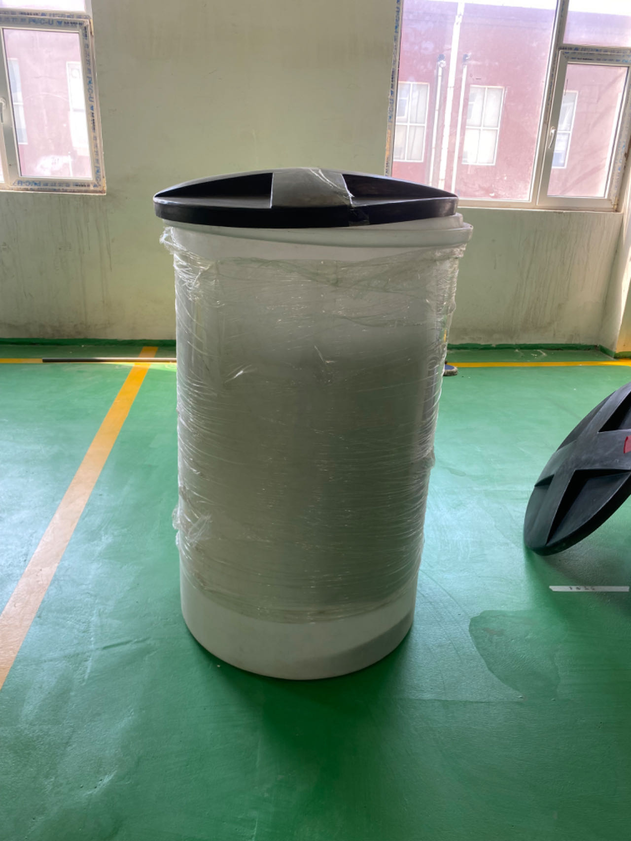 Salt dissolving tank Salt dissolving tank